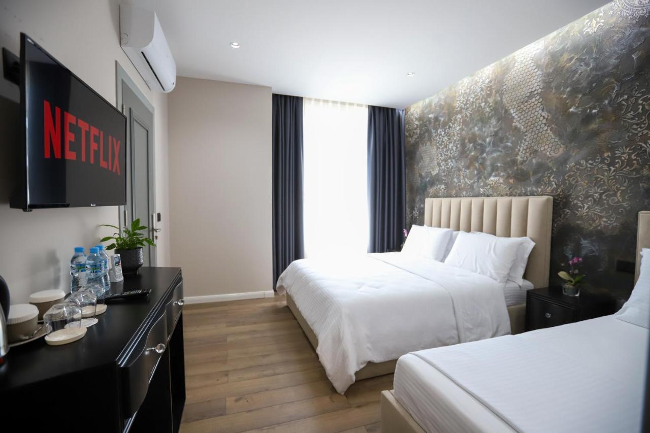 Imperator Hotel Tirana Esterno foto