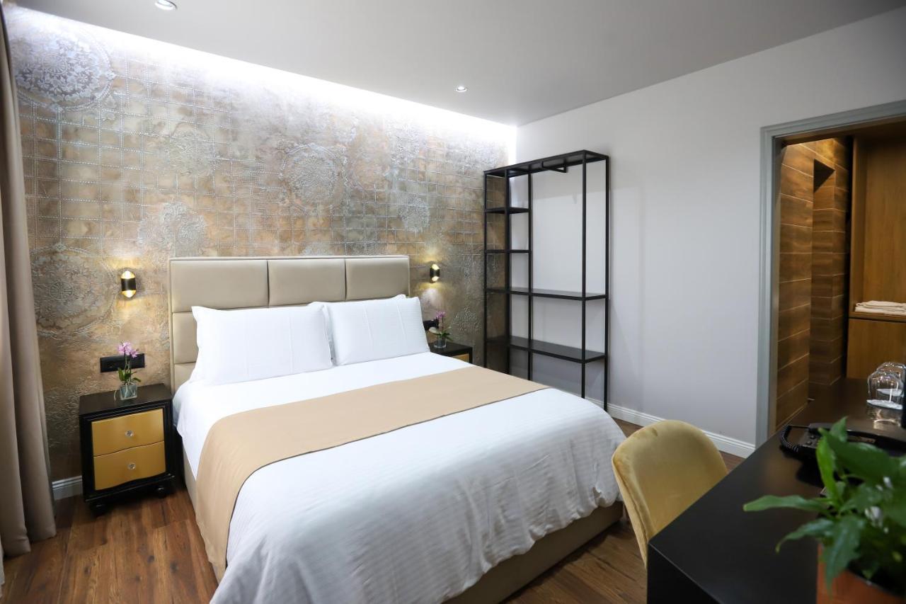 Imperator Hotel Tirana Esterno foto